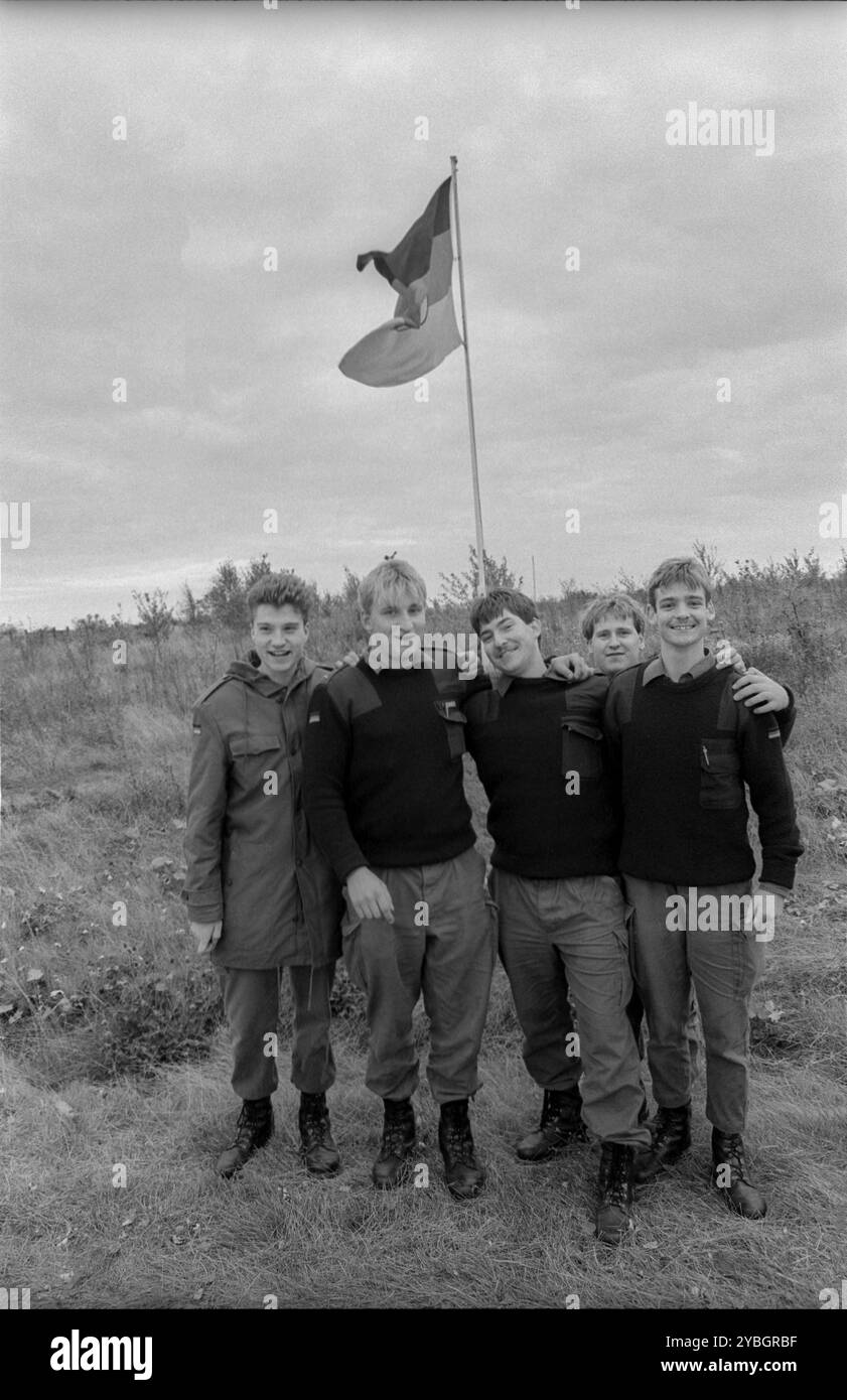 Deutschland, Osterne, 12.11.1991, Tag der offenen Tür in einem ehemaligen Raketengelände der NVA, (jetzt Bundeswehr), Soldaten der Bundeswehr, Europa Stockfoto