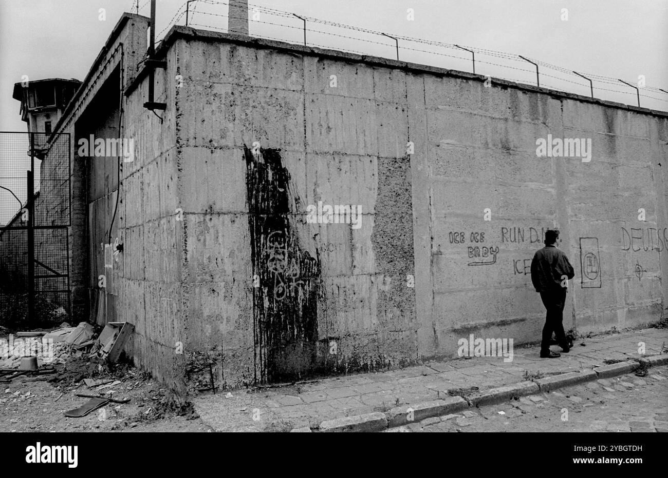 Deutschland, Berlin, 25.09.1991, ehemaliges Stasi-Gebäude in Hohenschoenhausen, ehemaliges Stasi-Gefängnis Hohenschoenhausen, Wachturm, Europa Stockfoto