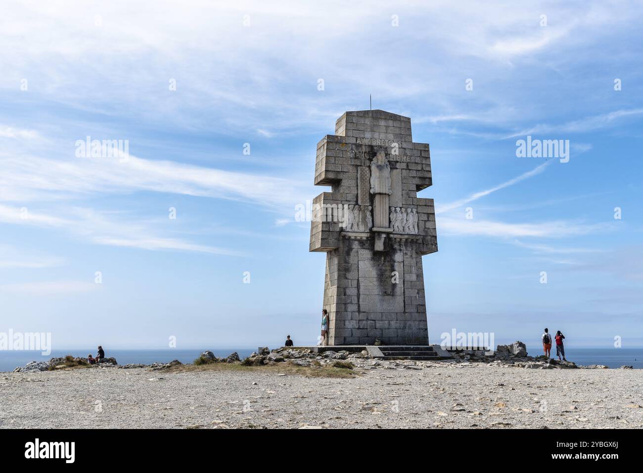 Camaret-sur-Mer, Frankreich, 4. August 2018: Das Kreuz von Pen-Hir, ein Denkmal für die Bretonen des Freien Frankreichs in der Pointe von Pen-Hir, Europa Stockfoto