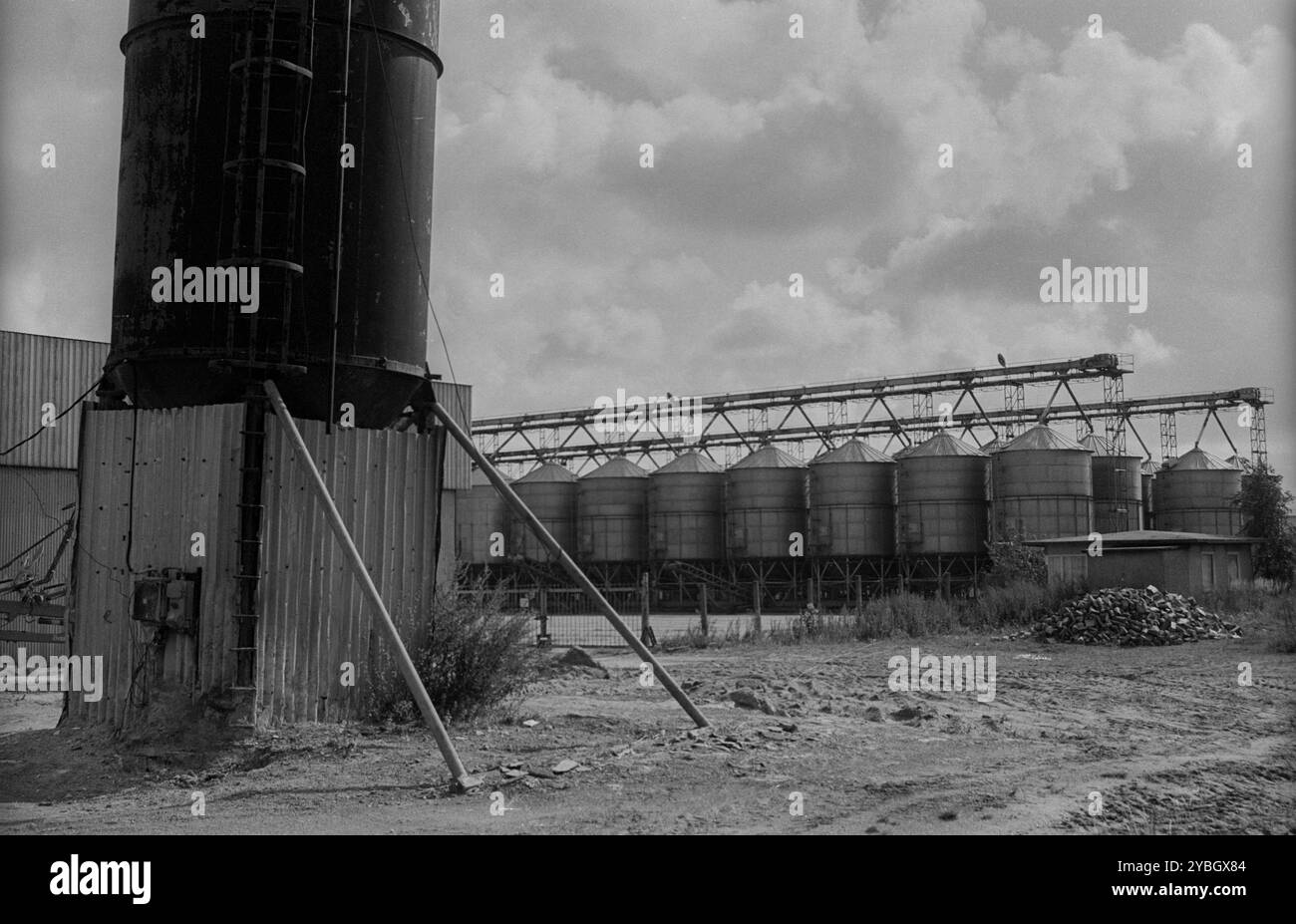 Deutschland, Trinwillershagen, 16.9,1991, Silos im Walter Ulbricht Vorzeigedorf Trinwillershagen, Europa Stockfoto