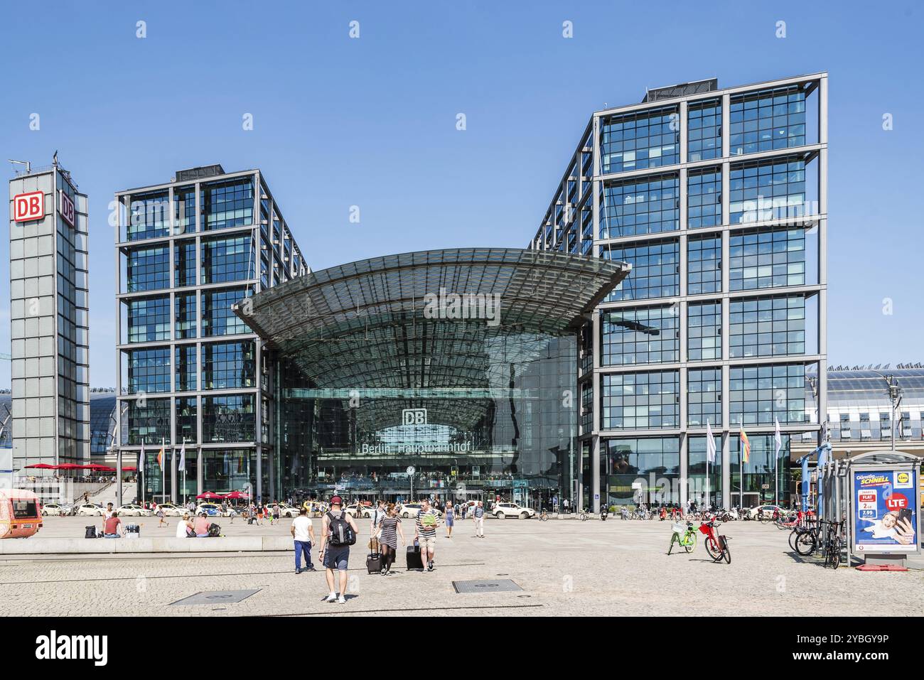 Berlin, 28. Juli 2019: Hauptbahnhof in Berlin. Berlin, Hauptbahnhof. Moderne Glasarchitektur, Europa Stockfoto