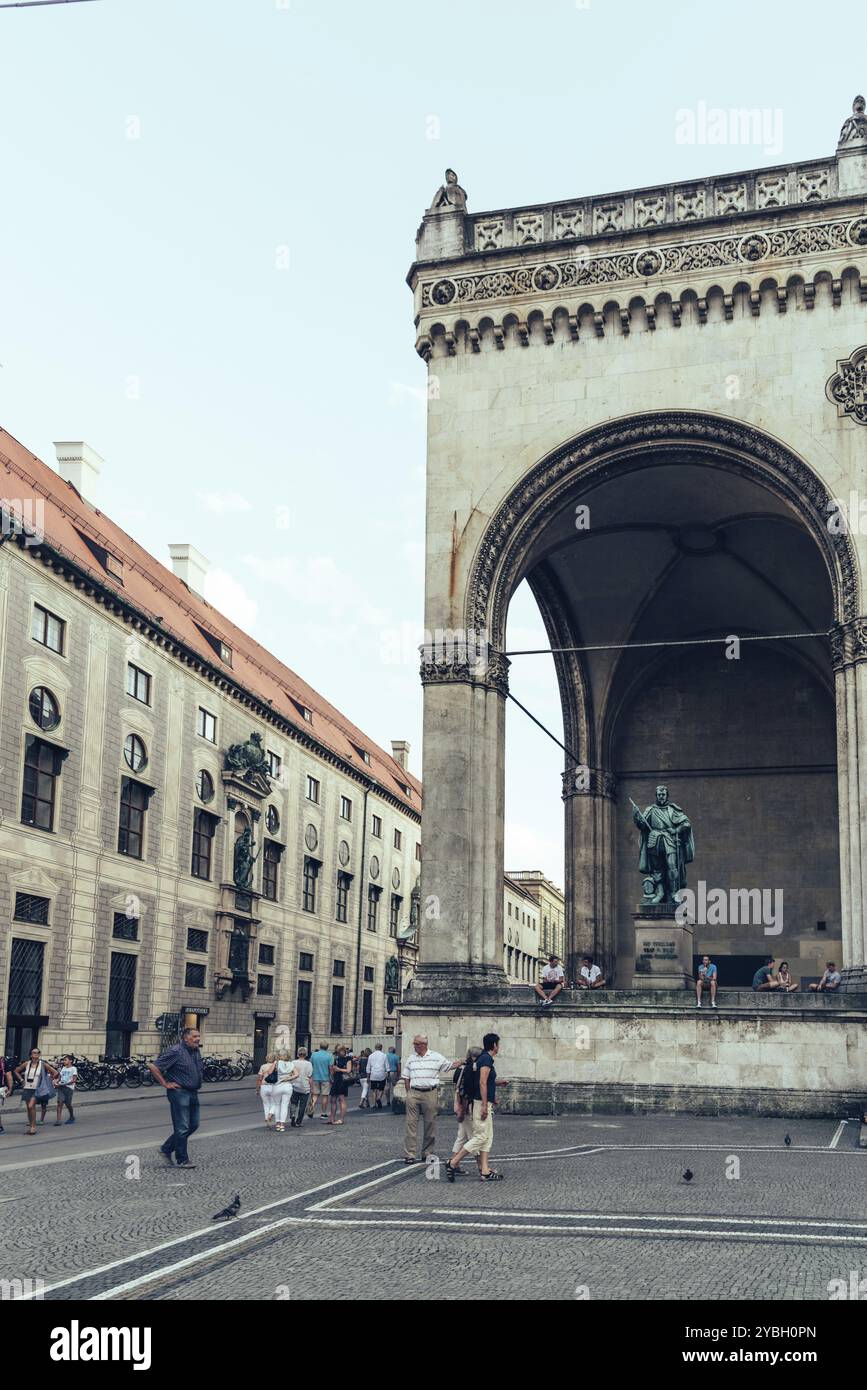 München, Deutschland, 3. August 2017: Feldherrnhalle-Denkmal am Odeonsplatz. Denkmal der Bayerischen Armee Stockfoto