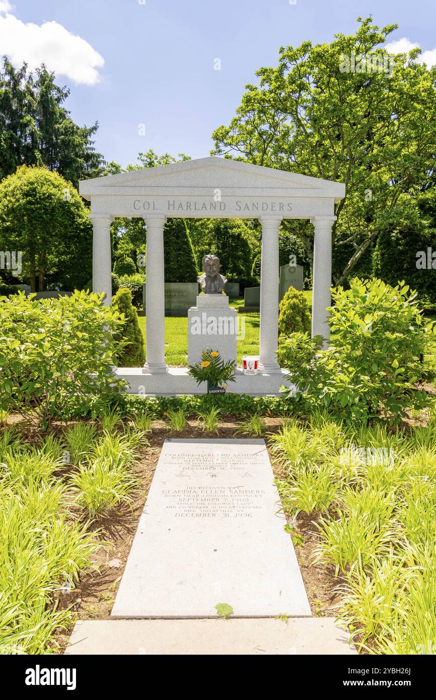 28. Mai 2022, Louisville, KY: Grabstätte von Colonel Harland Sanders, Gründer der Kentucky Fried Chicken Fast Food-Kette Stockfoto