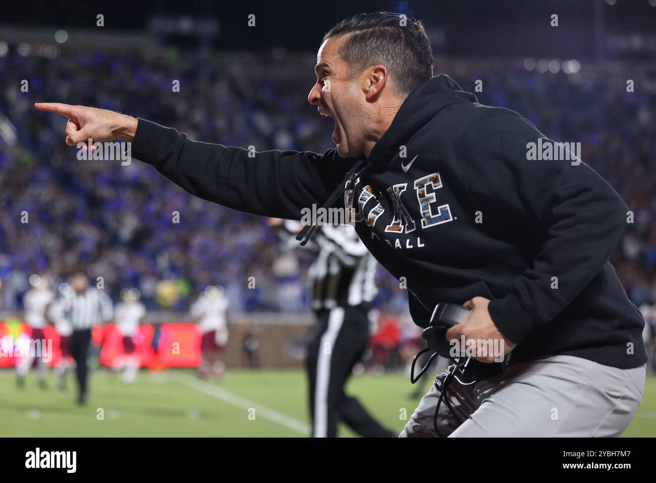 18. Oktober 2024: Duke Blue Devils Head Coach Manny Diaz feiert eine Interception, die für einen Touchdown während des NCAA-Fußballspiels zwischen den beiden zurückkehrt Stockfoto