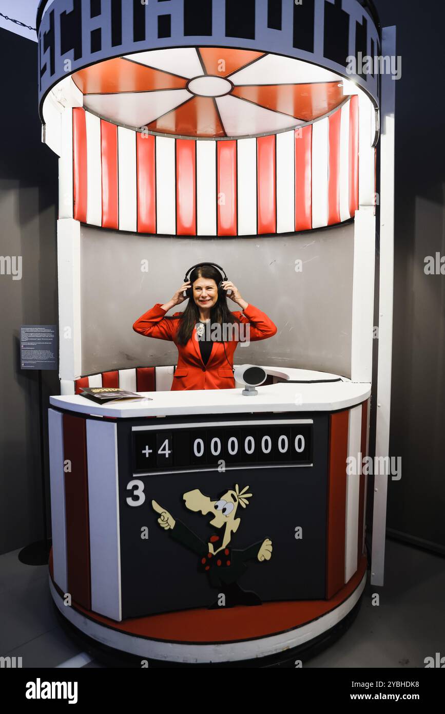 Mailand, Italien. September 2024. Susanna Messaggio nimmt am 16. September 2024 an der Vorschau der Mike Bongiorno 1924-2024 Ausstellung in Mailand Teil. (Foto: Alessandro Bremec/NurPhoto) Credit: NurPhoto SRL/Alamy Live News Stockfoto