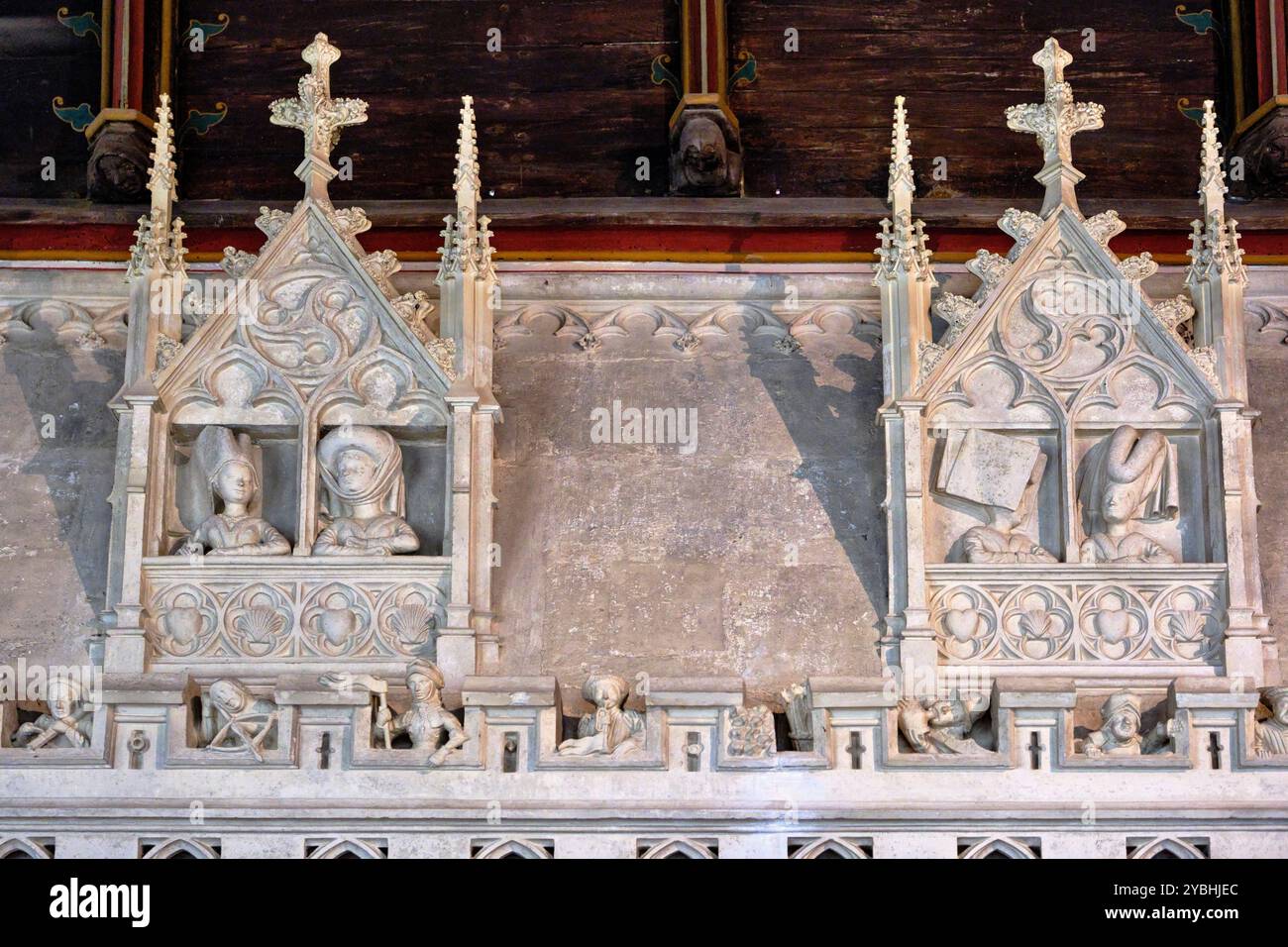 Frankreich, Cher, Bourges, Jaques Coeur Palace, der Südgaleryf ersetzt die Skulptur des Mantels, die das Leben edler Menschen darstellt Stockfoto