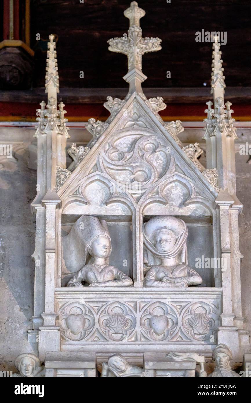 Frankreich, Cher, Bourges, Jaques Coeur Palace, der Südgaleryf ersetzt die Skulptur des Mantels, die das Leben edler Menschen darstellt Stockfoto
