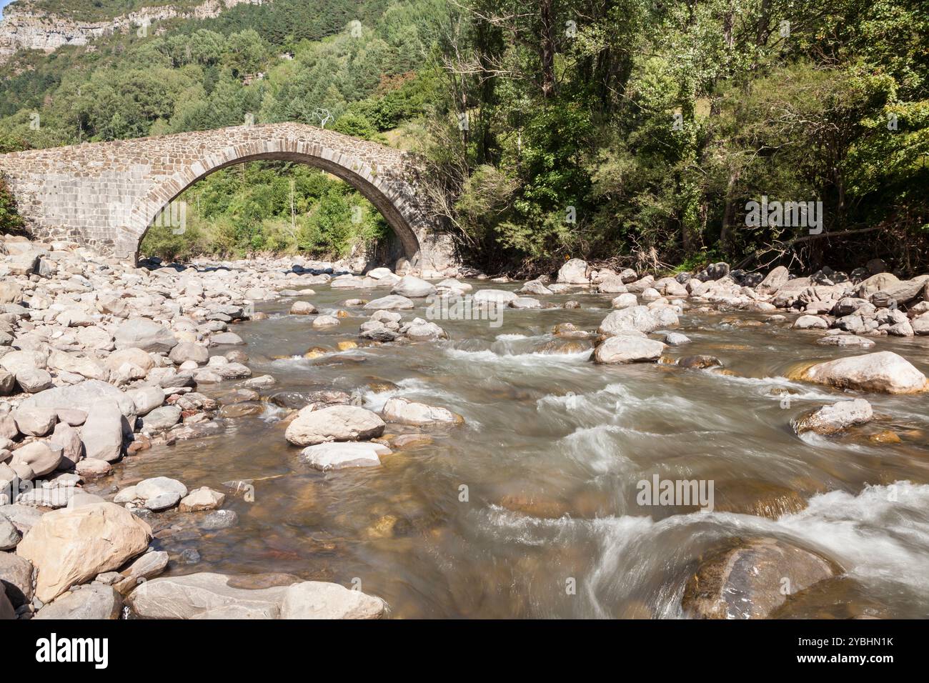 Pon Nou oder des Pilgers Brücke in Canfranc, Huesca, Spanien Stockfoto