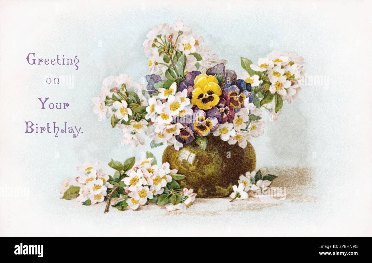 Vintage Edwardian Ära illustrierte chromo-litho Geburtstagsgrüße Postkarte mit einer Vase mit Blumen und der Nachricht „Gruß zu deinem Geburtstag“. Veröffentlicht in 1907. Stockfoto