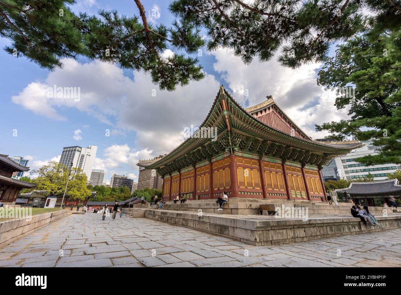 Seoul, Südkorea - 8. Oktober 2024 - Blick auf den berühmten Deoksugung Palast in Seoul Stockfoto