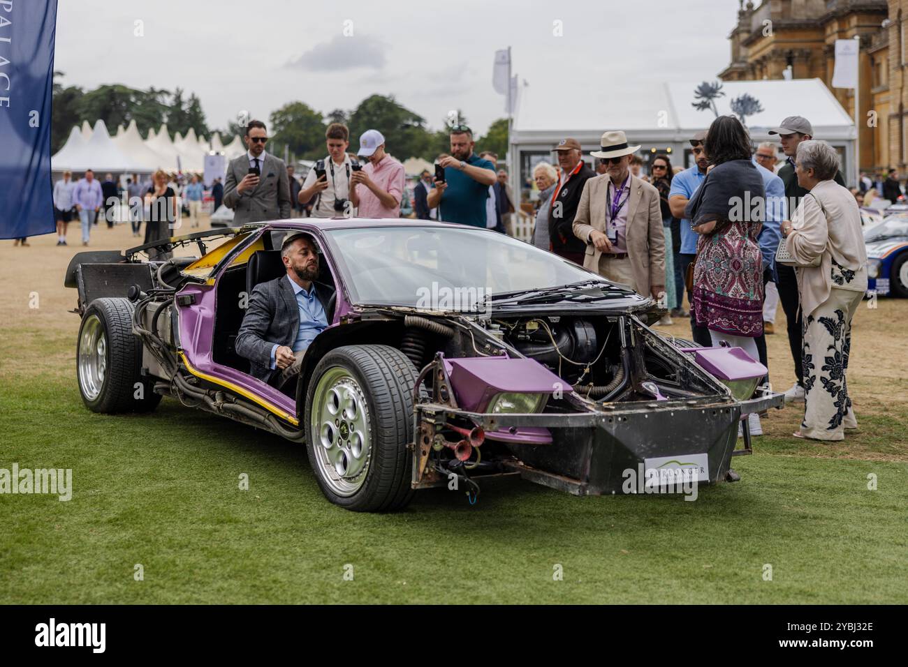 Weitere Spezialfahrzeuge - Lamborghini Diablo, ausgestellt auf der Salon Privé Concours d’Elégance Motorshow im Schloss Blenheim. Stockfoto