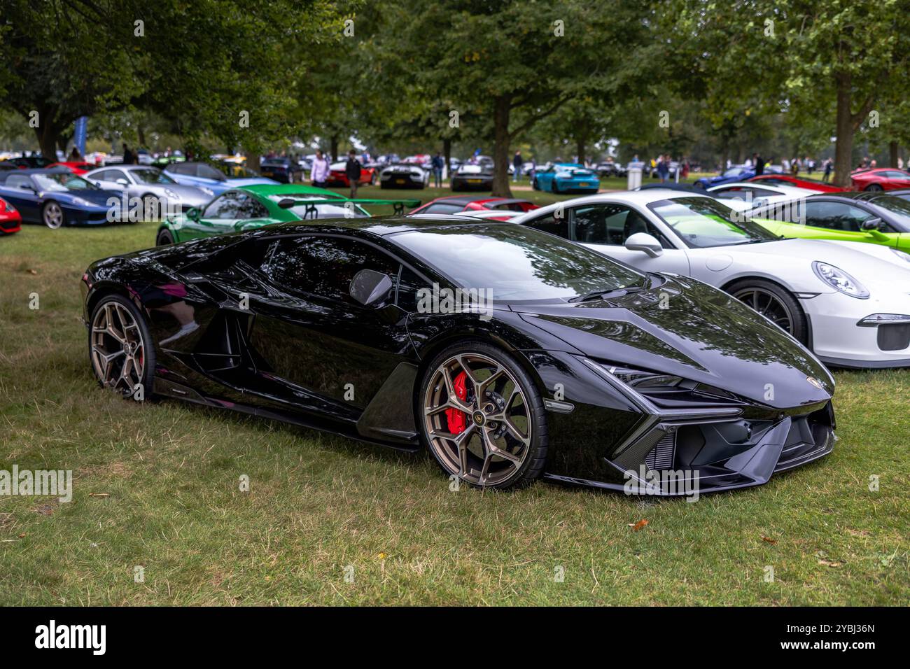 Lamborghini Revuelto, ausgestellt auf der Salon Privé Concours d’Elégance Motorshow im Schloss Blenheim. Stockfoto