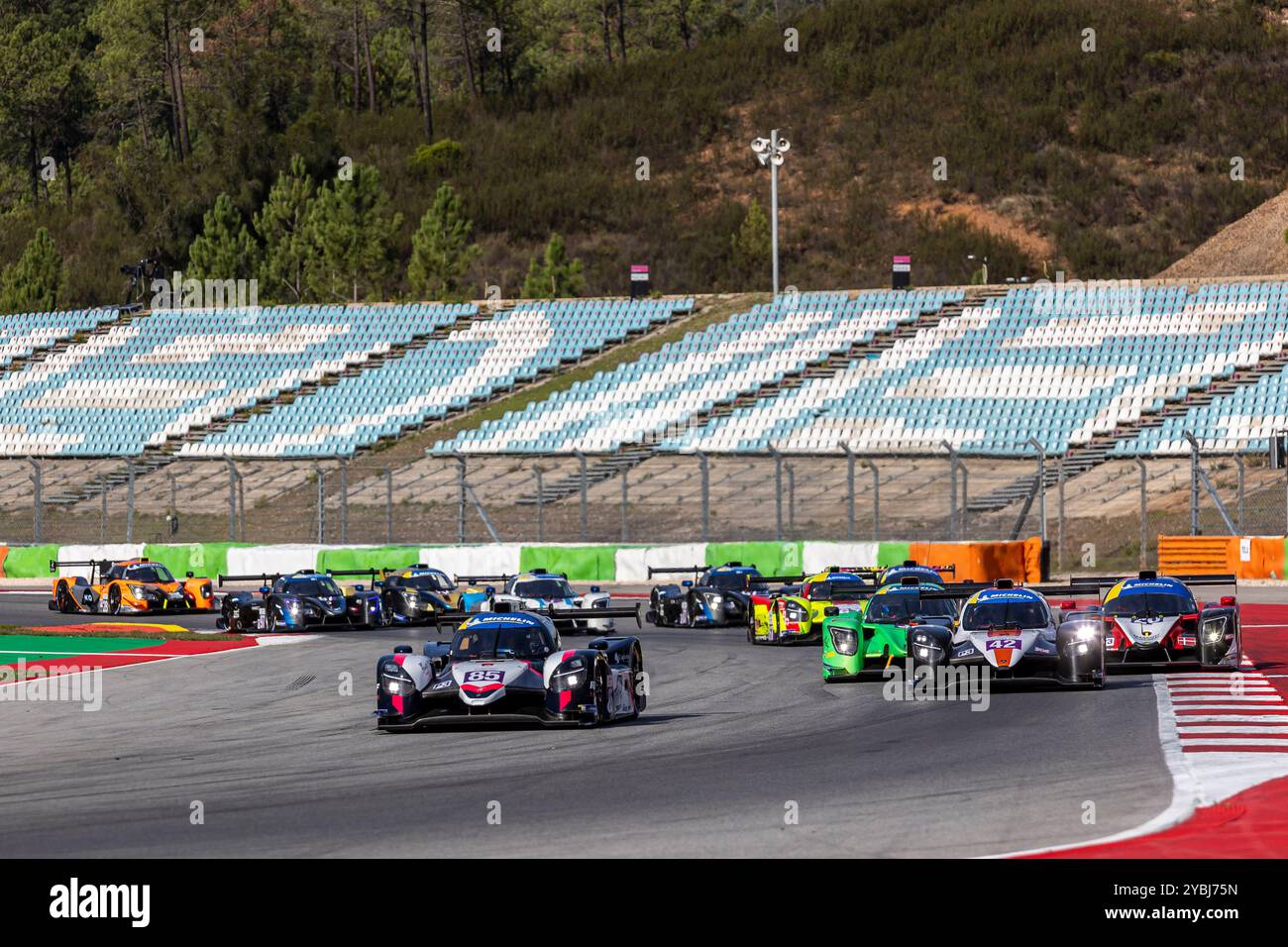 Portimao, Portugal, 19. Oktober 2024, Rennstart #85 R-Ace GP (FRA) - Duqueine M30 - D08/Nissan (LMP3) Hadrien David (FRA) Fabien Michal (FRA) während der Portimao-Runde, Finalrunde des Michelin Le Mans Cup 2024 auf dem Autodromo Internacional do Algarve, Portimao (Portugal), 16.-19. Oktober 2024 - Foto Kristulen von Vermeulen von Vermeulen/Kristulen Live News Stockfoto