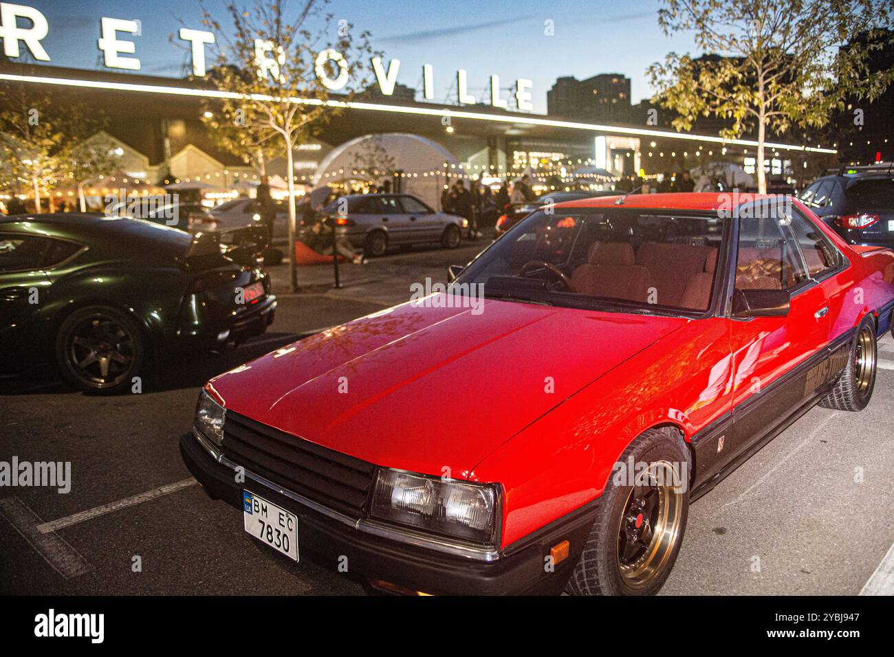 Oldtimer Toyota Corolla aus Odessa beim Kiewer Car fest im Oktober 2024 in der Nähe des beliebten Einkaufszentrums Retroville Stockfoto