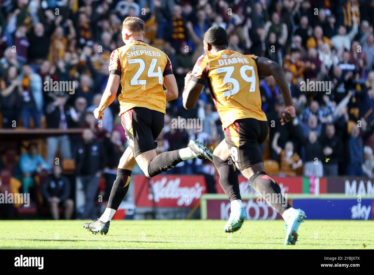 Bradford, Großbritannien. Oktober 2024. Valley Parade, Bradford, England, 19. Oktober 2024: Jack Shepherd feiert sein Tor während des Spiels der EFL Sky Bet League Two zwischen Bradford City und Gillingham bei der Valley Parade in Bradford, England am 19. Oktober 2024. (Sean Chandler/SPP) Credit: SPP Sport Press Photo. /Alamy Live News Stockfoto