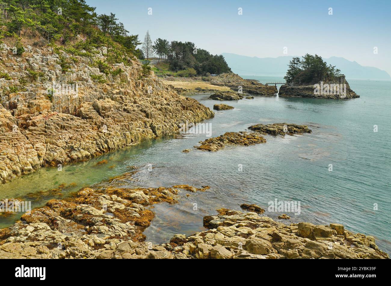 Meereslandschaft im Goseong County (Goseong-Gun), Provinz Süd-Gyeongsang, Südkorea. Stockfoto