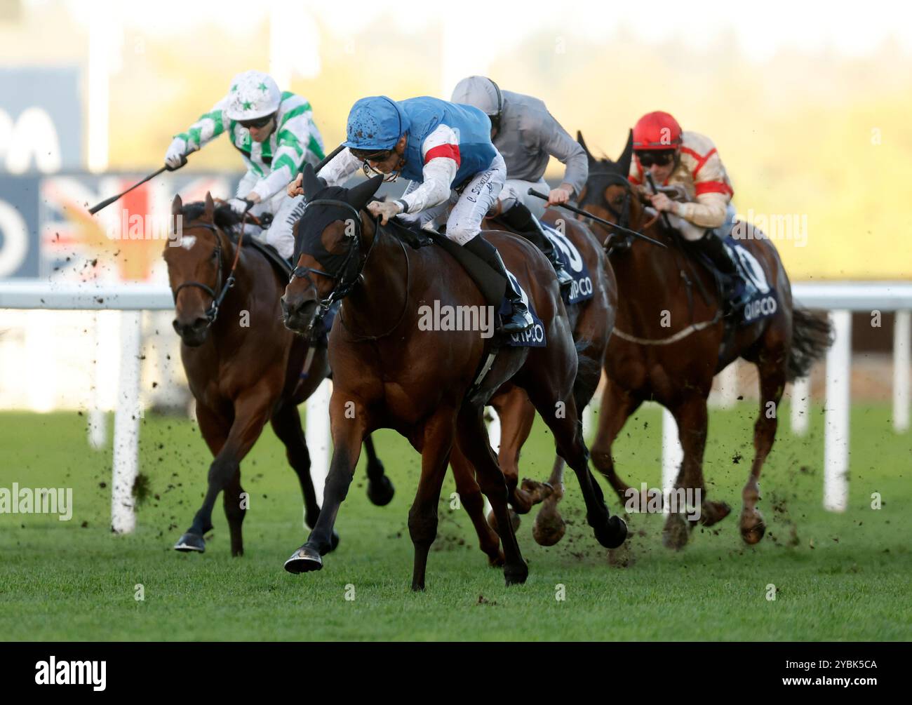 Carrytheone, geritten von Christophe Soumillon, gewinnt das Balmoral Handicap während des QIPCO British Champions Day auf der Ascot Racecourse, Berkshire. Bilddatum: Samstag, 19. Oktober 2024. Stockfoto