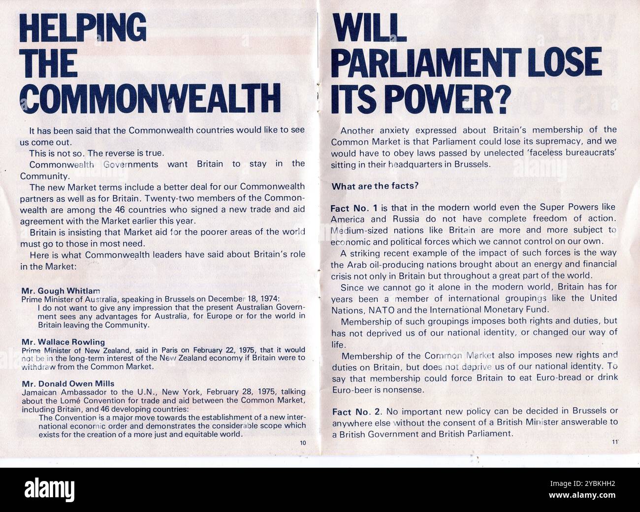 Kampagnenbroschüre der Labour-Regierung von Harold Wilson, in der empfohlen wird, dass das Vereinigte Königreich für den Verbleib als Mitglied der Europäischen Gemeinschaft (gemeinsamer Markt) stimmen sollte. Das Referendum fand am 5. Juni 1975 statt und das Vereinigte Königreich stimmte zu bleiben. Stockfoto