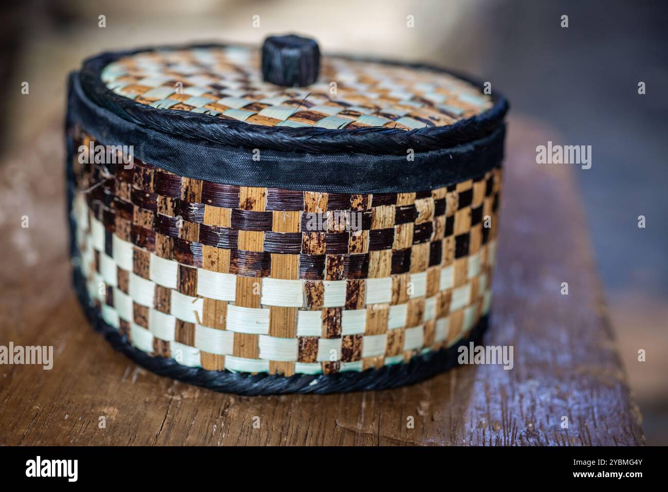 Eine afrikanische dekorative Tasche im ostafrikanischen Kunstdorf in Kampala Uganda Stockfoto
