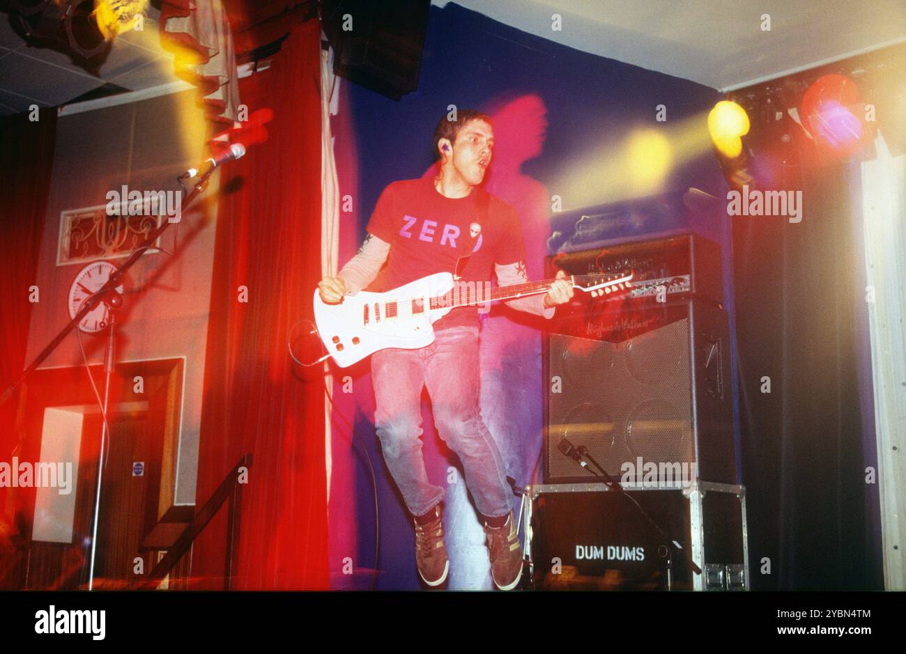 Dum Dum spielt am 25. September 2000 in Margate Winter Gardens, Margate, Kent, England, Vereinigtes Königreich. Stockfoto