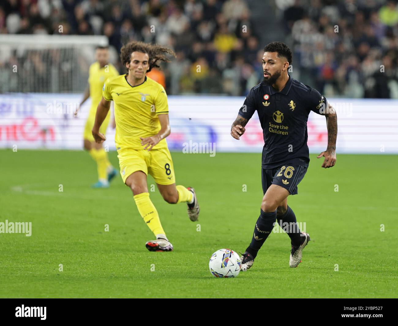 Turin, Italien. Oktober 2024. Douglas Luiz nimmt am 19. Oktober 2024 am Spiel der Serie A 2024-2025 zwischen Juventus und Lazio in Turin Teil. (Foto: Loris Roselli) Credit: NurPhoto SRL/Alamy Live News Stockfoto