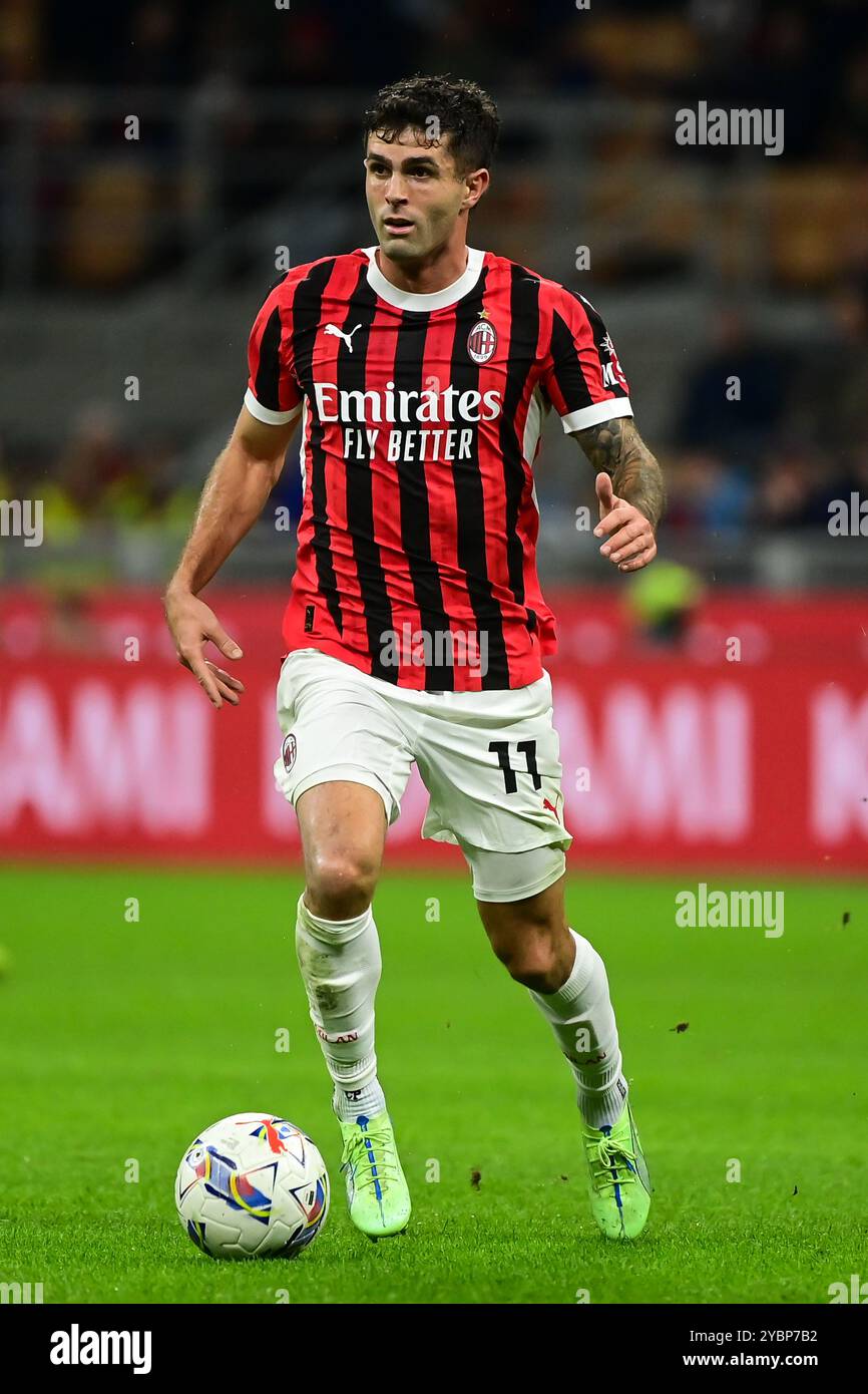 Mailand, Italien am 19. Oktober 2024. Christian Pulisic kontrolliert den Ball während des italienischen Fußballspiels der Serie A zwischen dem AC Mailand und Udinese im San Siro Stadion in Mailand am 19. Oktober 2024. Credit: Piero Cruciatti/Alamy Live News Stockfoto