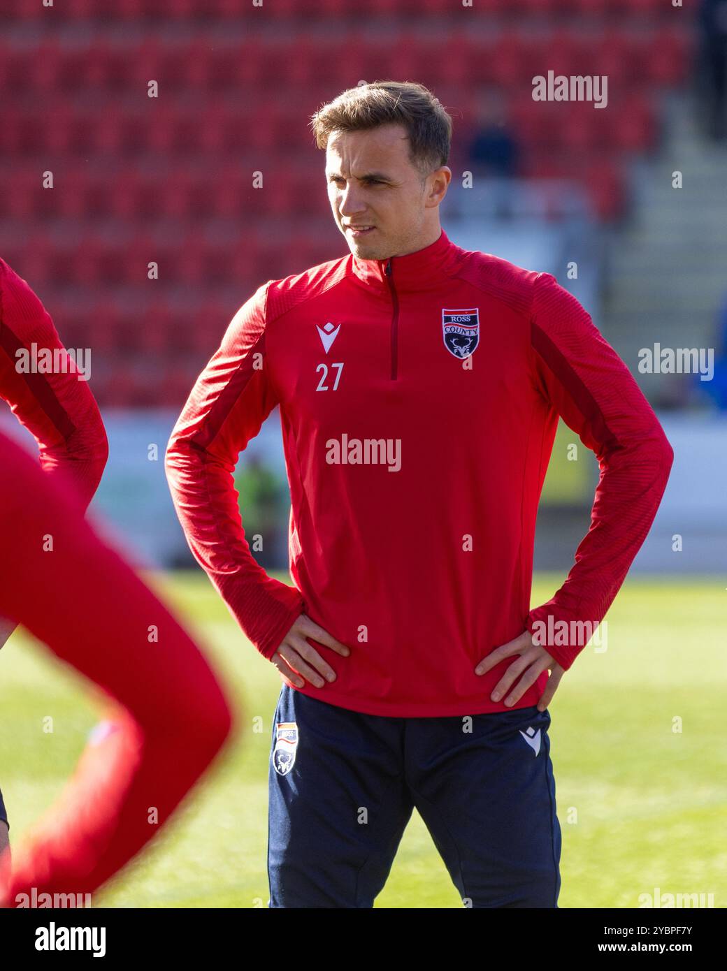 Perth, Schottland. Oktober 2024. Eamonn Brophy wärmt sich vor dem Iliam Hill SPFL Premiership Spiel zwischen St Johnstone und Ross County im McDiarmid Park auf. Quelle: Connor Douglas/Alamy Live News Stockfoto