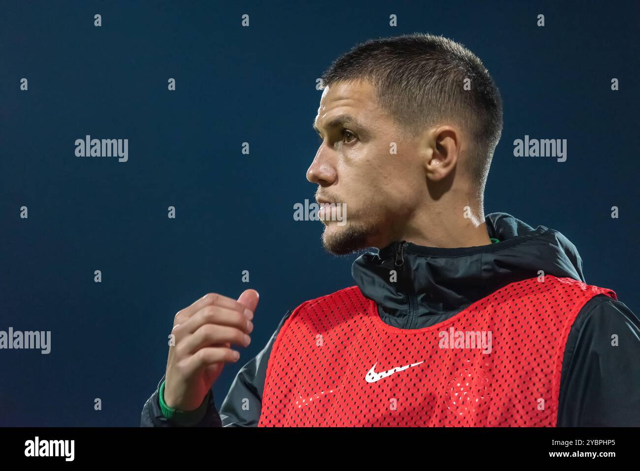 Mezokovesd, Ungarn – 16. Oktober 2022. Ferencvaros Mittelfeldspieler Muhamed Besic vor dem ungarischen Liga-Spiel Mezokovesd gegen Ferencvaros (2:1). Stockfoto