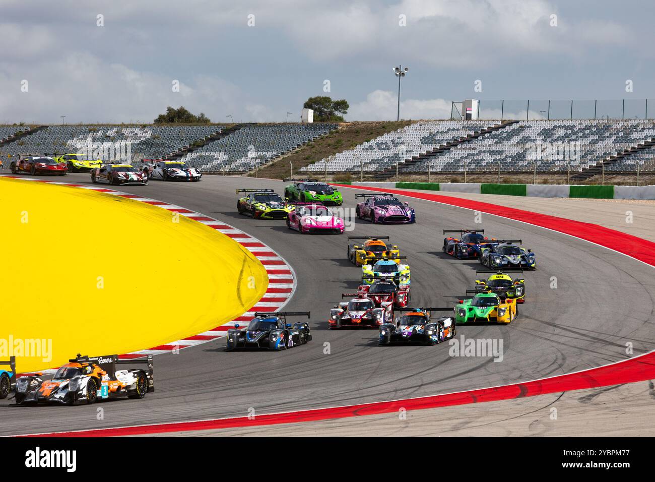 Starten Sie während der 4 Stunden des Portimao 2024, der 6. Runde der European Le Mans Series 2024 auf dem Algarve International Circuit vom 16. Bis 19. Oktober 2024 in Portimao, Portugal Stockfoto