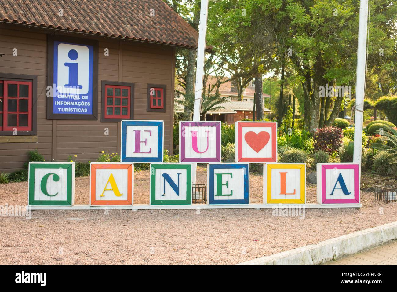 Canela, Brasilien - 15. Oktober 2024: Schild „I Heart Canela“ am Joao Correa Platz – touristische Stadt in der Region Serra Gaucha Stockfoto