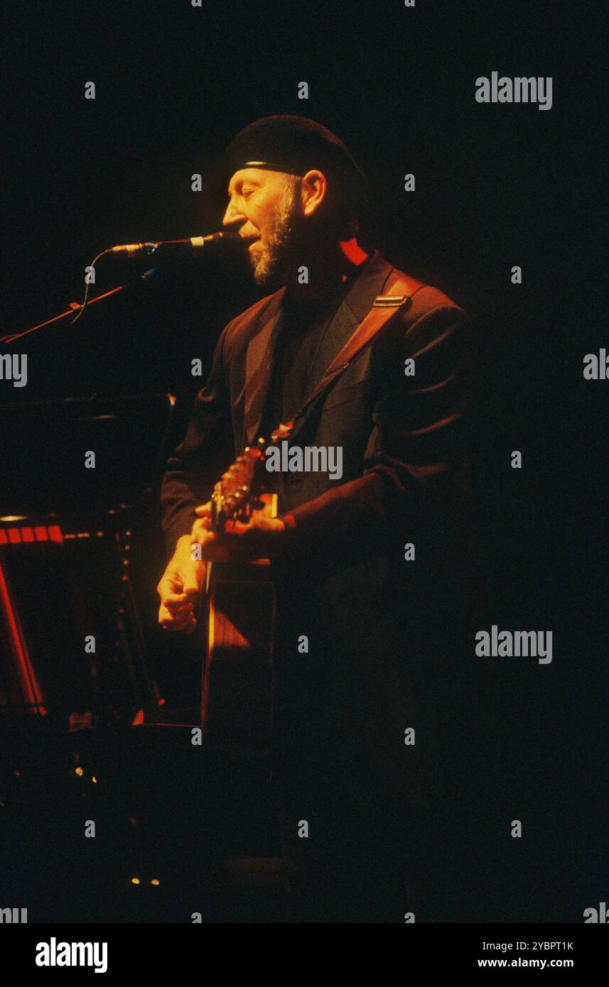 Richard Thompson trat am 17. September 2003 in Sadler's Wells in Islington, London, England auf. Stockfoto