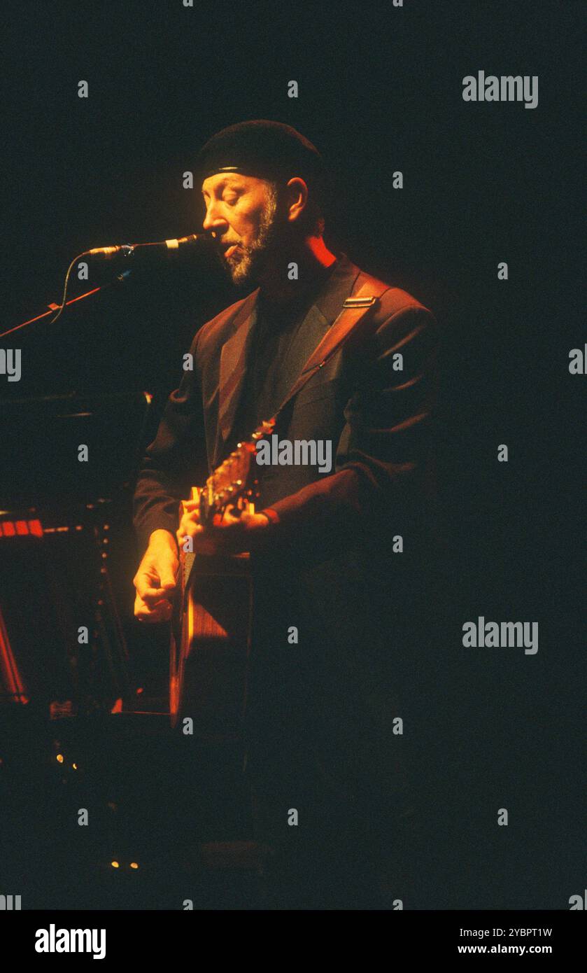Richard Thompson trat am 17. September 2003 in Sadler's Wells in Islington, London, England auf. Stockfoto