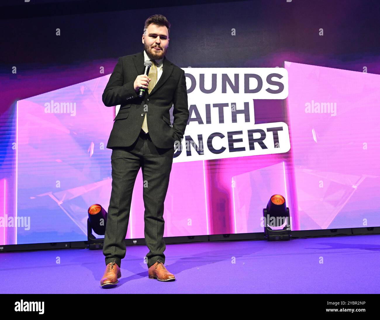 LONDON, GROSSBRITANNIEN. Oktober 2024. Chris & Ben tritt auf dem Global Peace & Unity Festival 2024 Exhibition im Excel London, Großbritannien, auf. (Foto von 李世惠/siehe Li/Picture Capital) Credit: Siehe Li/Picture Capital/Alamy Live News Stockfoto