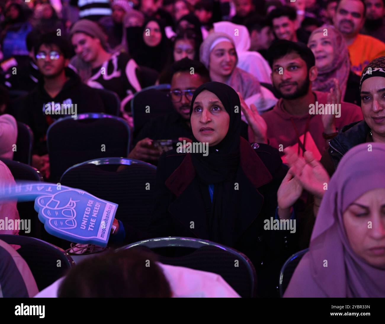 LONDON, GROSSBRITANNIEN. Oktober 2024. Gebet von Imam Qari Baker - internationaler Koranreziter und Absolvent der Koranwissenschaften an der Al-Azhar University, Absolvent der Ausstellung Global Peace & Unity Festival 2024 in Excel London, Großbritannien. (Foto von 李世惠/siehe Li/Picture Capital) Credit: Siehe Li/Picture Capital/Alamy Live News Stockfoto