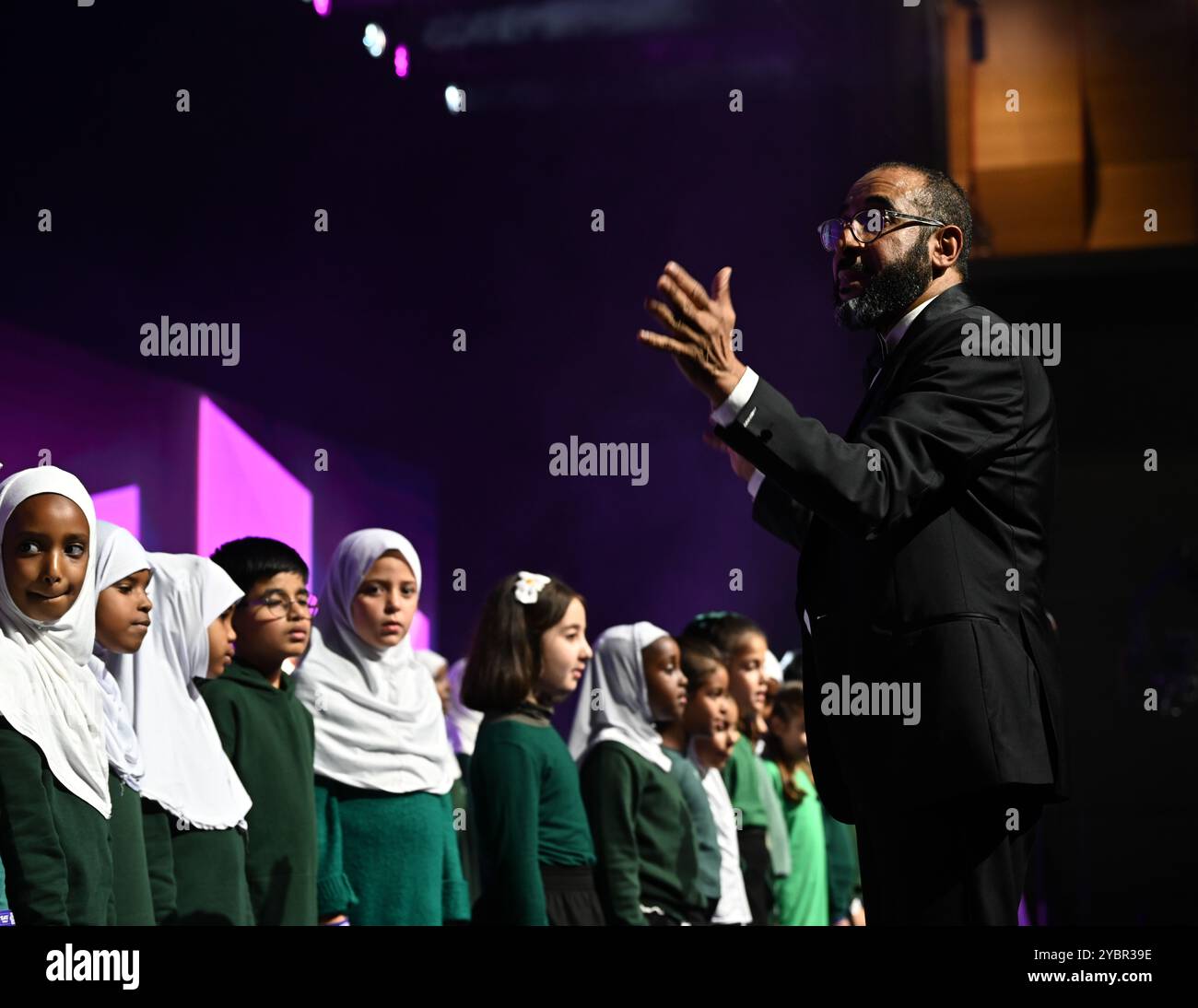 LONDON, GROSSBRITANNIEN. Oktober 2024. Voice of Peace Choir Performance tritt beim Global Peace & Unity Festival 2024 in Excel London auf. (Foto von 李世惠/siehe Li/Picture Capital) Credit: Siehe Li/Picture Capital/Alamy Live News Stockfoto