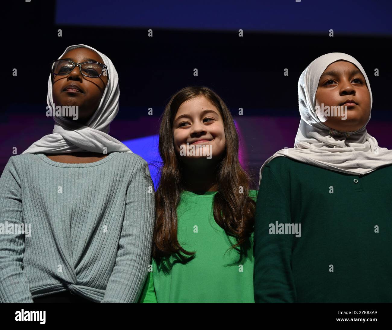 LONDON, GROSSBRITANNIEN. Oktober 2024. Voice of Peace Choir Performance tritt beim Global Peace & Unity Festival 2024 in Excel London auf. (Foto von 李世惠/siehe Li/Picture Capital) Credit: Siehe Li/Picture Capital/Alamy Live News Stockfoto