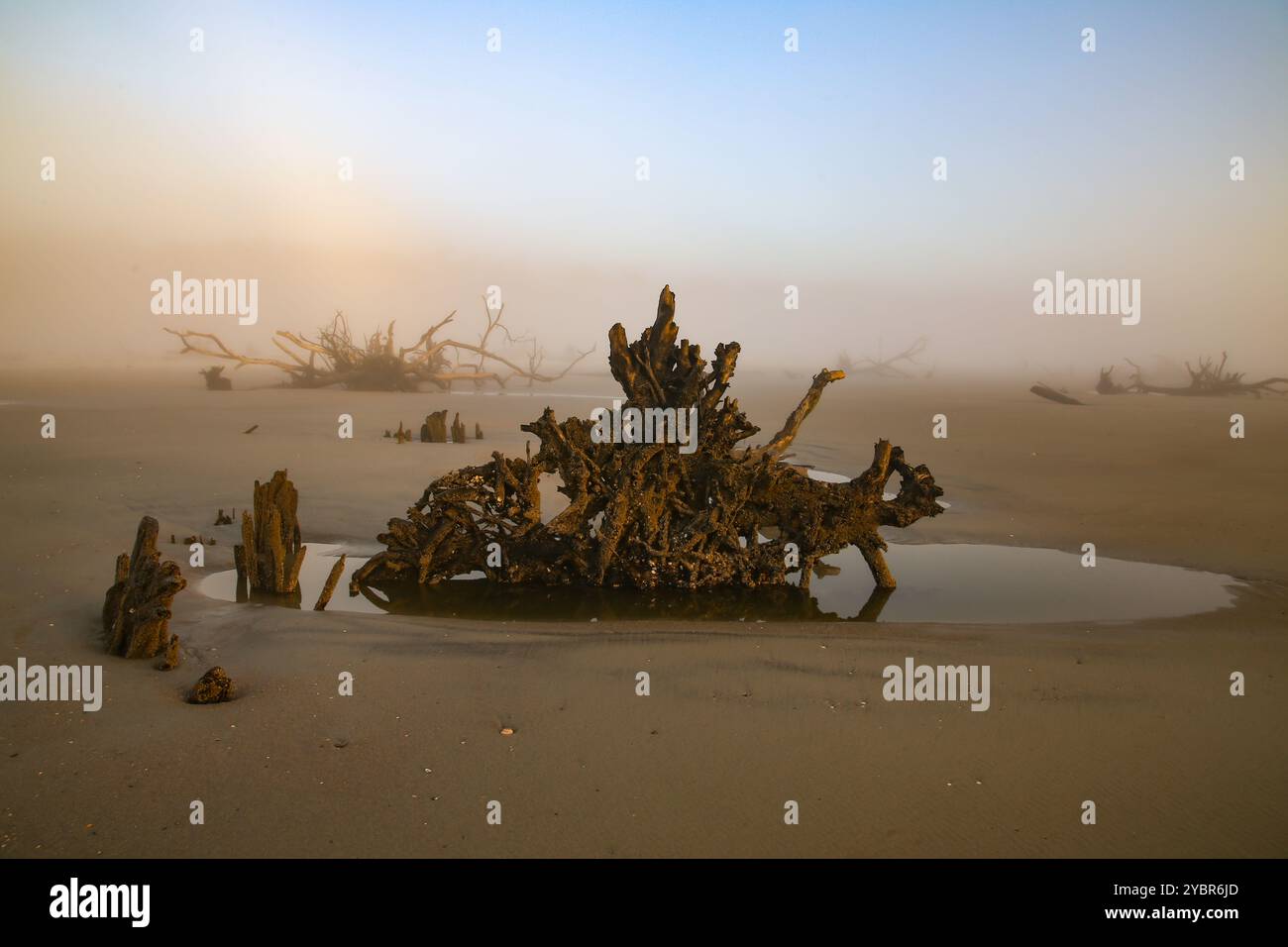 Luft, in den Wolken, durchscheinend, himmlisch, glaube, lila, Hintergrund, Sonnenuntergang, Himmel, spirituell, Licht, Sonne, Wolken, Wolken, Wolken, Lichtstrahlen, im Stockfoto