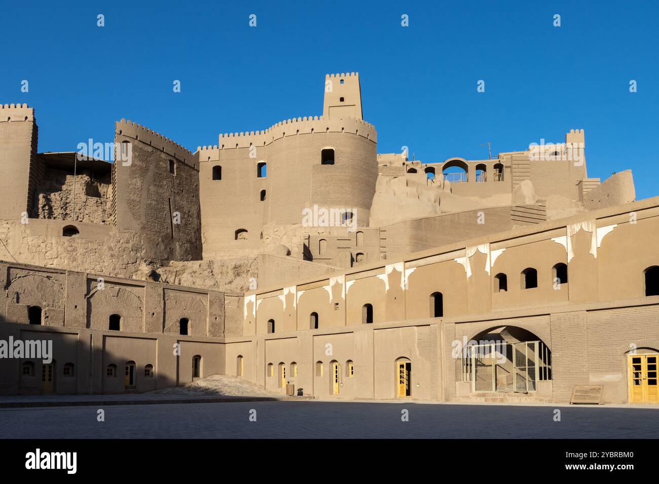 BAM Iran 21. September 2024: Die Zitadelle BAM in der Stadt BAM in der Provinz Kerman, Iran, ist das größte adobe-Gebäude der Welt und gehört zum UNESCO-Weltkulturerbe Stockfoto