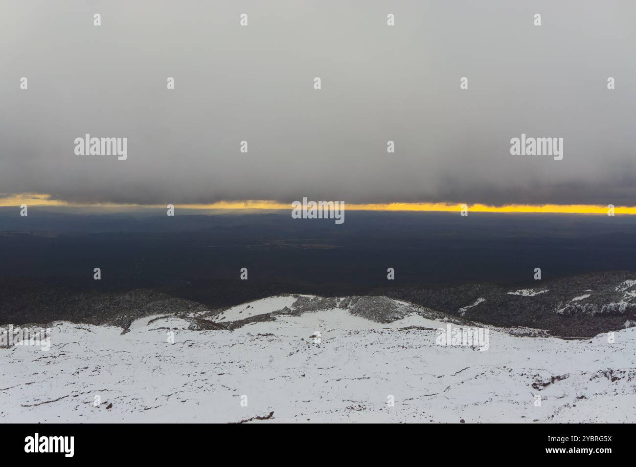 Tongariro-Nationalpark, Neuseeland. Blick auf den Sonnenuntergang von der Mountain Road Stockfoto
