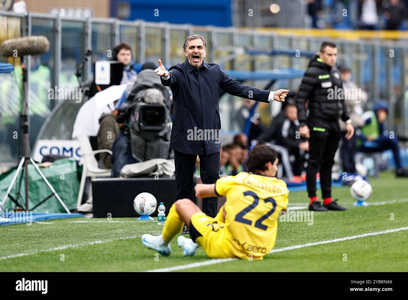 Como, Italien. Oktober 2024. Fabio Pecchia (Parma) Fußball/Fußball : italienisches Spiel der Serie A Enilive zwischen Como 1907 1-1 Parma Calcio 1913 im Stadio Giuseppe Sinigaglia in Como, Italien. Quelle: Mutsu Kawamori/AFLO/Alamy Live News Stockfoto