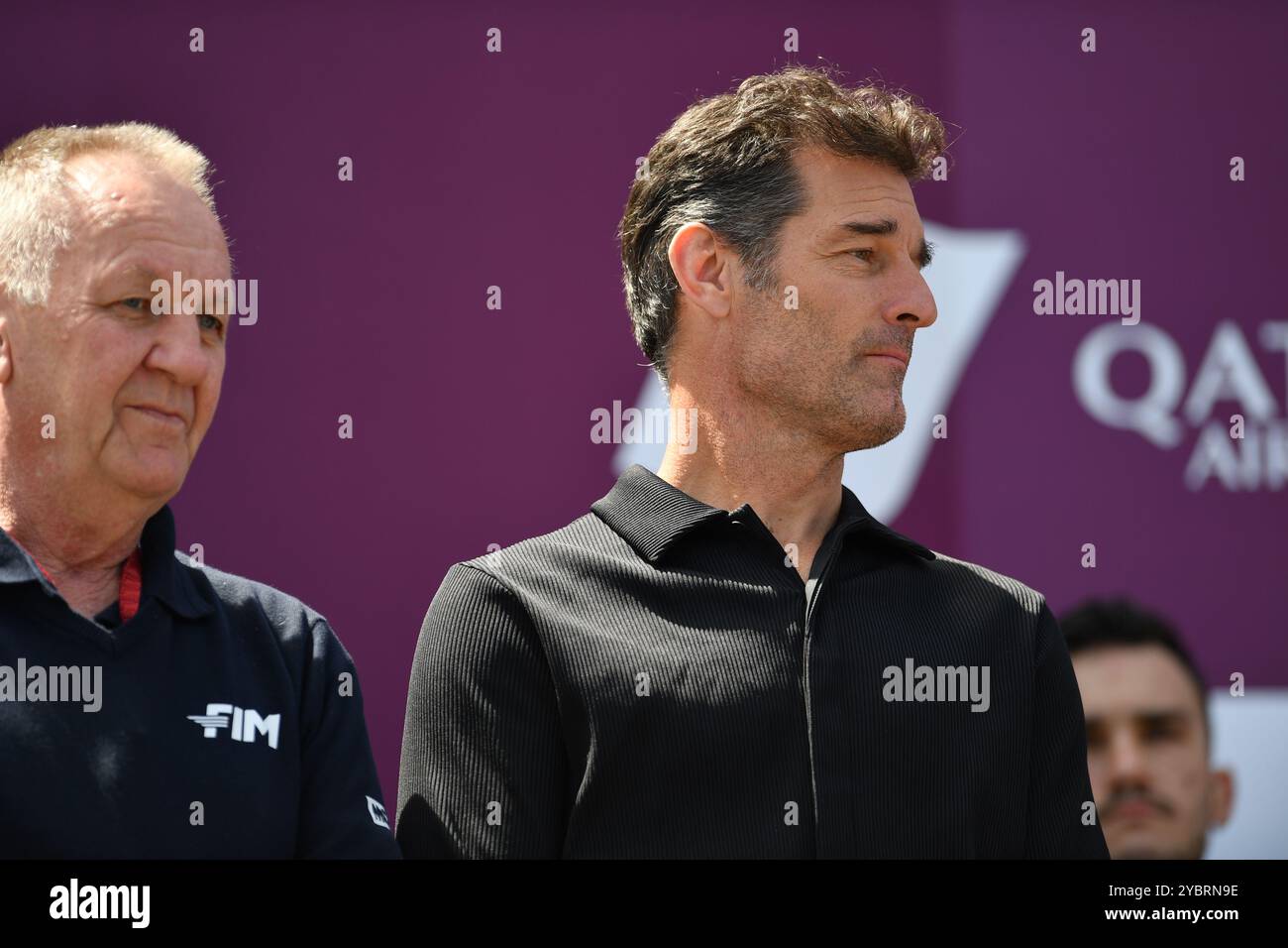 MELBOURNE, AUSTRALIEN. Oktober 2024. Der ehemalige Formel-1-Sieger Australier Mark Webber (rechts) stand auf dem Podium neben dem CEO von Motorradsport Australia Peter Doyle (links) während der Moto2-Podiumsfeier beim Qatar Airways Australian Motorcycle Grand Prix 2024 auf dem Phillip Island Circuit. Quelle: Karl Phillipson/Alamy Live News Stockfoto