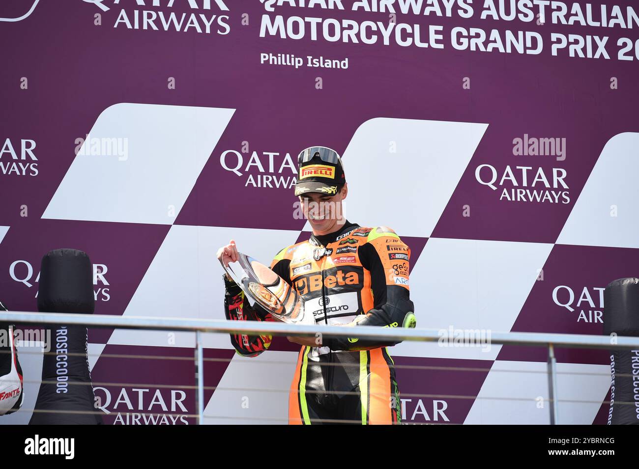 MELBOURNE, AUSTRALIEN. Oktober 2024. Im Bild: Fermin Aldeguer, #54 in Spanien, fährt für SpeedUp Racing, feiert den Sieg des Australian Moto2 Race auf dem Podium beim Qatar Airways Australian Motorcycle Grand Prix 2024 auf dem Phillip Island Circuit. Quelle: Karl Phillipson/Alamy Live News Stockfoto
