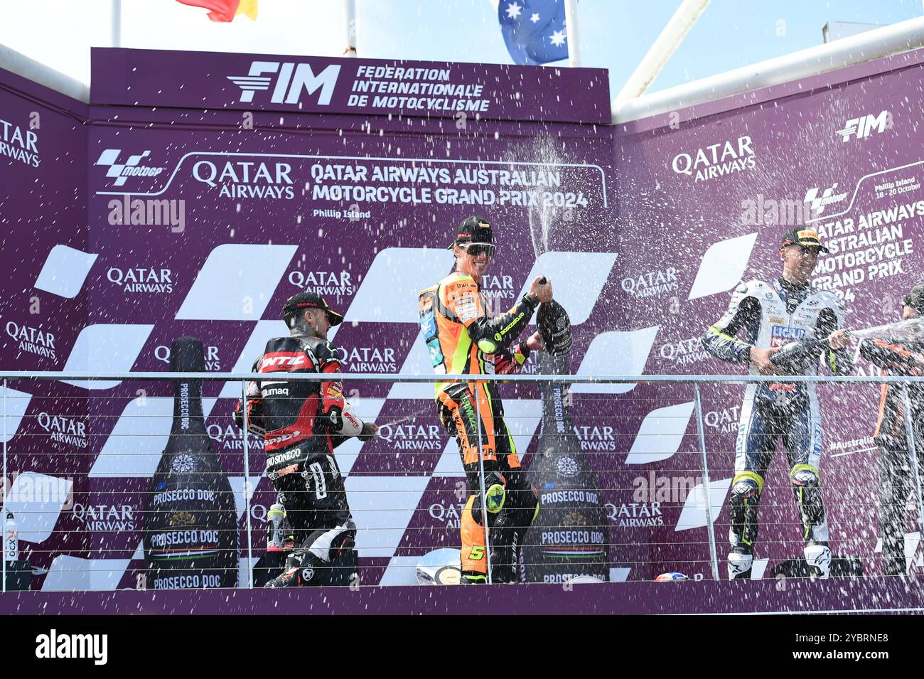 MELBOURNE, AUSTRALIEN. Oktober 2024. Im Bild: Fermin Aldeguer, Nummer 54 Spaniens, fährt für SpeedUp Racing während der Moto2-Podestfeier beim Qatar Airways Australian Motorcycle Grand Prix 2024 auf dem Phillip Island Circuit. Quelle: Karl Phillipson/Alamy Live News Stockfoto