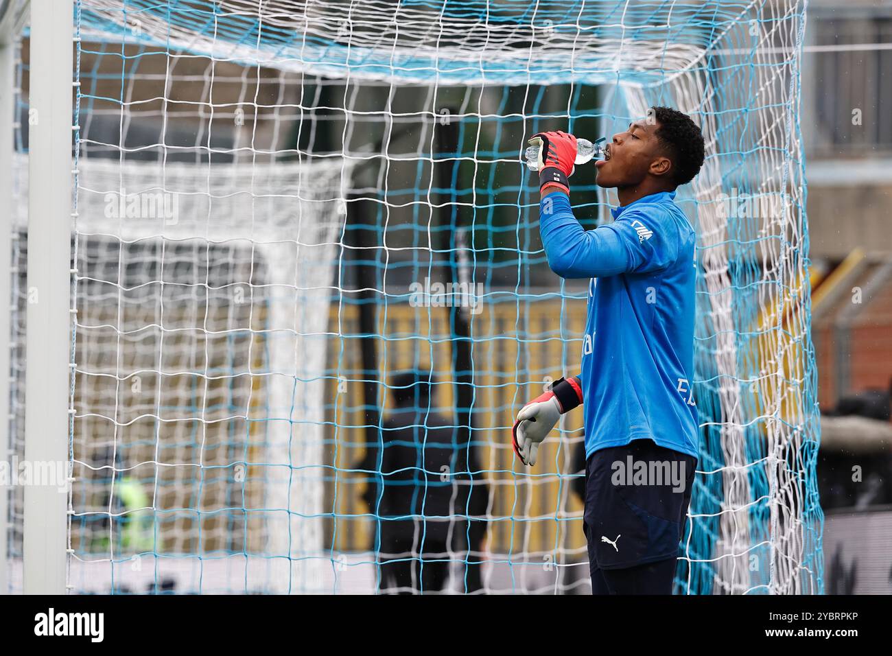 Como, Italien. Oktober 2024. Zion Suzuki (Parma) Fußball/Fußball : italienisches Spiel der Serie A Enilive zwischen Como 1907 1-1 Parma Calcio 1913 im Stadio Giuseppe Sinigaglia in Como, Italien. Quelle: Mutsu Kawamori/AFLO/Alamy Live News Stockfoto