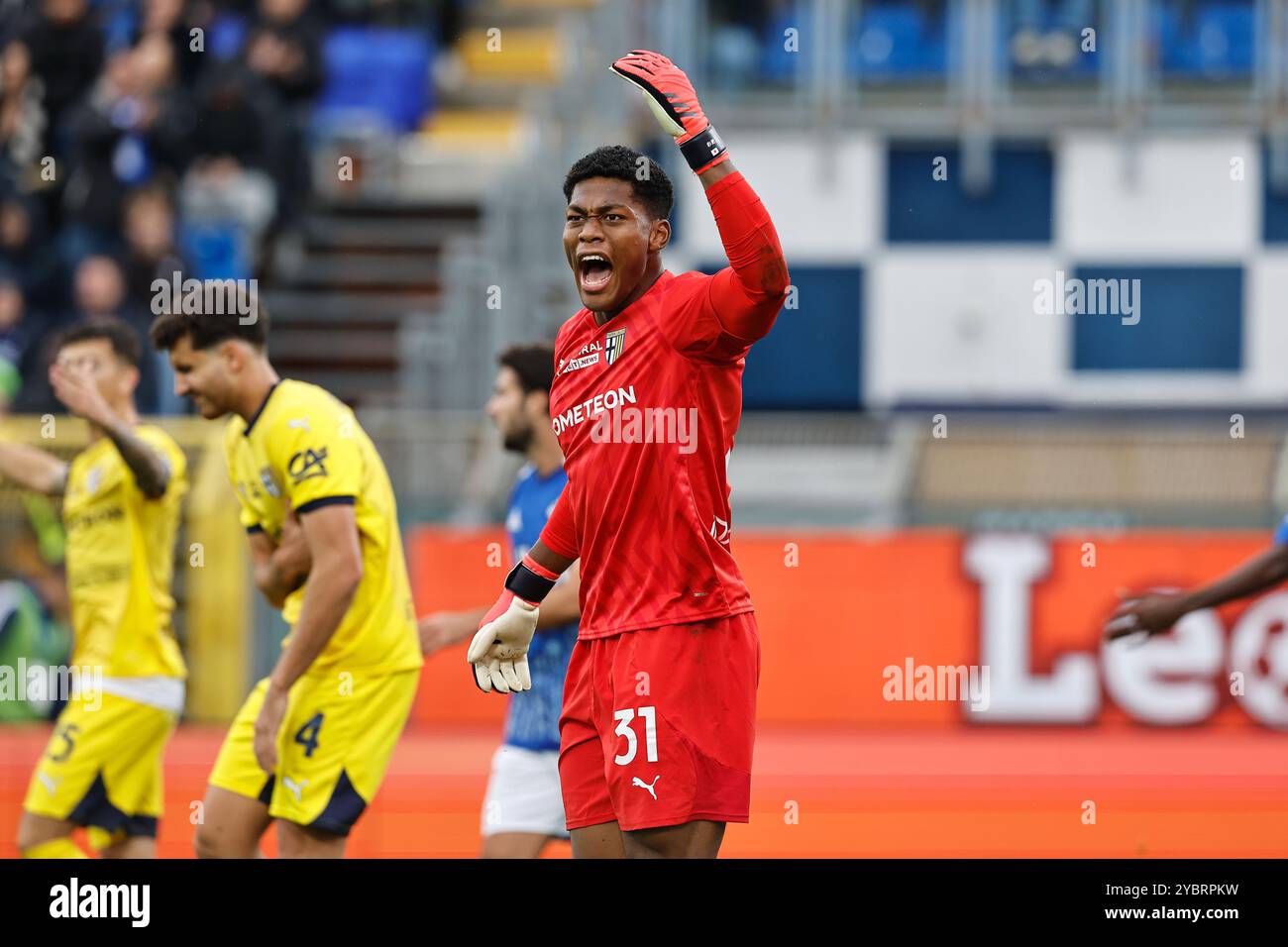 Como, Italien. Oktober 2024. Zion Suzuki (Parma) Fußball/Fußball : italienisches Spiel der Serie A Enilive zwischen Como 1907 1-1 Parma Calcio 1913 im Stadio Giuseppe Sinigaglia in Como, Italien. Quelle: Mutsu Kawamori/AFLO/Alamy Live News Stockfoto