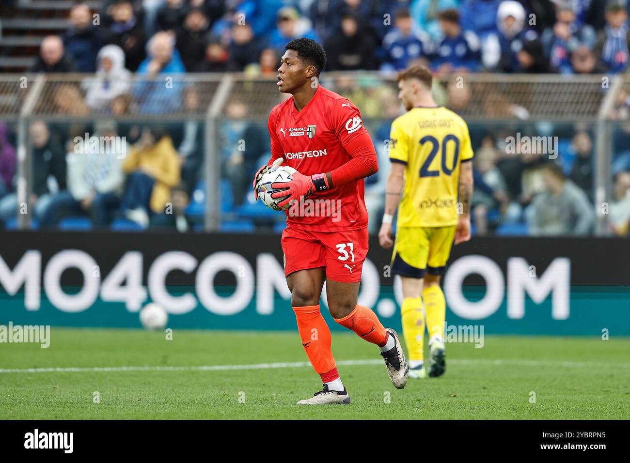 Como, Italien. Oktober 2024. Zion Suzuki (Parma) Fußball/Fußball : italienisches Spiel der Serie A Enilive zwischen Como 1907 1-1 Parma Calcio 1913 im Stadio Giuseppe Sinigaglia in Como, Italien. Quelle: Mutsu Kawamori/AFLO/Alamy Live News Stockfoto
