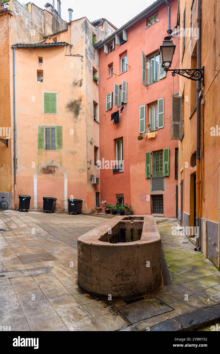 Alte kommunale Waschwanne in der Oberstadt Vieux Nice, Nizza, Provence-Alpes-Côte d'Azur, Alpes-Maritimes, Frankreich Stockfoto