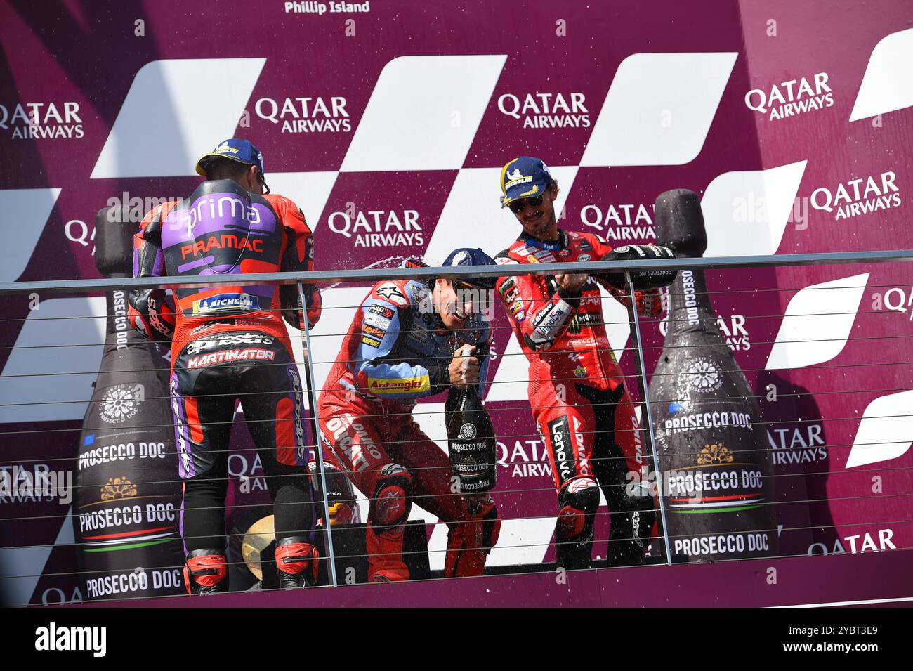 MELBOURNE, AUSTRALIEN. Oktober 2024. Im Bild: Marc Márquez, Nummer 93 Spaniens, reitet für Gresini Racing während der MotoGP-Podestfeier beim Qatar Airways Australian Motorcycle Grand Prix 2024 auf dem Phillip Island Circuit. Quelle: Karl Phillipson/Alamy Live News Stockfoto