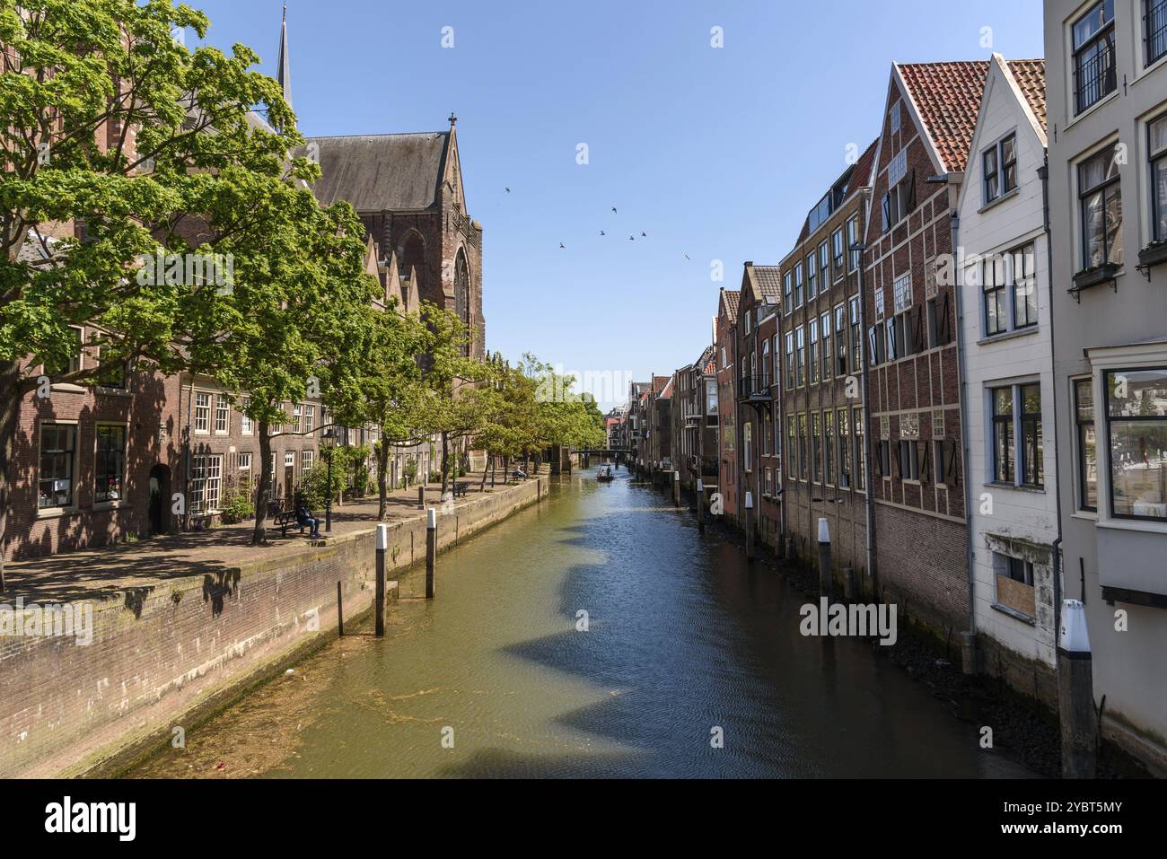 Dordrecht, Niederlande, 8. Mai 2022: Malerischer Blick auf die Altstadt von Dordrecht in den westlichen Niederlanden Stockfoto