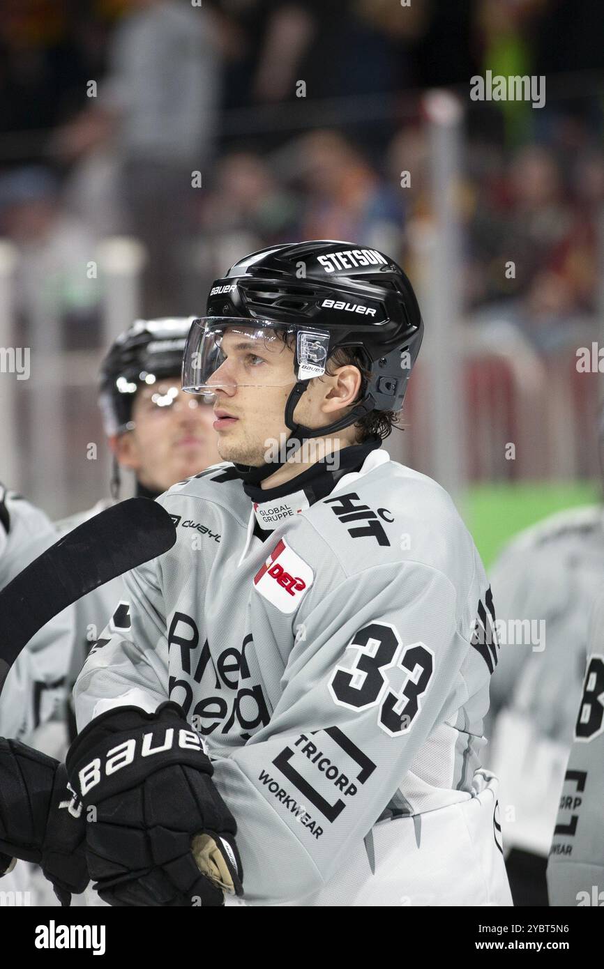 PSD Bank Dome, Düsseldorf, Nordrhein-Westfalen, Tim Wohlgemuth (Koelner Haie, #33), PENNY DEL, Duesseldorfer EG-Koelner Haie am 18.10/2024 Stockfoto